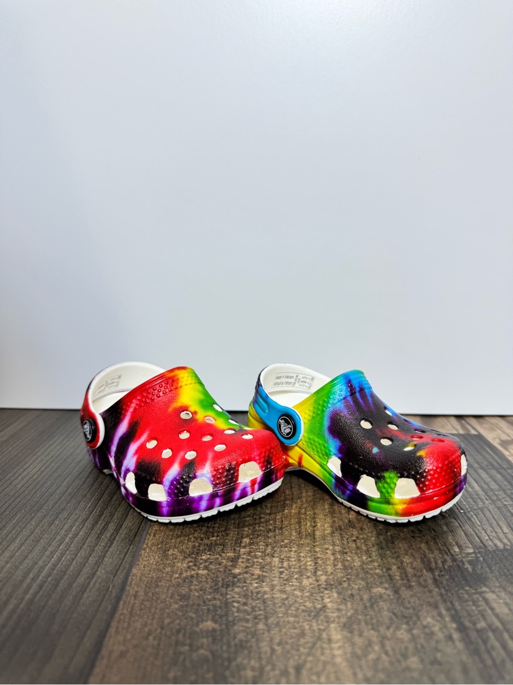 CROCS Kids Classic Tie Dye Rainbow Clogs Toddler Size C2 Colorful Shoes